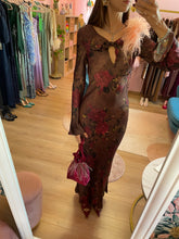 Carica l'immagine nel visualizzatore di Gallery, Abito Fantasia Caffè e Piuma Salmone