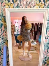 Carica l'immagine nel visualizzatore di Gallery, Set Mini Gonna Giacca Fiori e Piume Cammello