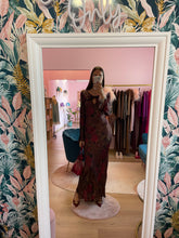 Carica l'immagine nel visualizzatore di Gallery, Abito Fantasia Caffè e Piuma Salmone