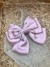 Carica l'immagine nel visualizzatore di Gallery, Fiocchi in raso, realizzati a mano, nella dimensione Maxi.