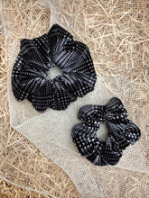 Carica l'immagine nel visualizzatore di Gallery, Elastici in tessuto ciniglia realizzati a mano, disponibili nella dimensione Midi e Maxi. Morbidissimi al tatto.