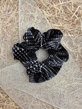 Carica l'immagine nel visualizzatore di Gallery, Elastici in tessuto ciniglia realizzati a mano, disponibili nella dimensione Midi e Maxi. Morbidissimi al tatto.