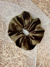 Carica l'immagine nel visualizzatore di Gallery, Elastici in tessuto ciniglia realizzati a mano, disponibili nella dimensione Midi e Maxi. Morbidissimi al tatto.