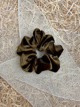 Carica l'immagine nel visualizzatore di Gallery, Elastici in tessuto ciniglia realizzati a mano, disponibili nella dimensione Midi e Maxi. Morbidissimi al tatto.