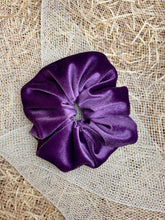 Carica l'immagine nel visualizzatore di Gallery, Elastici in tessuto ciniglia realizzati a mano, disponibili nella dimensione Midi e Maxi. Morbidissimi al tatto.