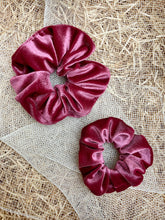 Carica l'immagine nel visualizzatore di Gallery, Elastici in tessuto ciniglia realizzati a mano, disponibili nella dimensione Midi e Maxi. Morbidissimi al tatto.