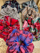 Carica l'immagine nel visualizzatore di Gallery, Elastici in tessuto tartan realizzati a mano, disponibili nella dimensione Midi e Maxi. Disponibili in tanti colori.