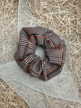 Carica l'immagine nel visualizzatore di Gallery, Elastici in tessuto tartan realizzati a mano, disponibili nella dimensione Midi e Maxi. Disponibili in tanti colori.
