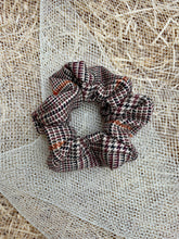 Carica l'immagine nel visualizzatore di Gallery, Elastici in tessuto tartan realizzati a mano, disponibili nella dimensione Midi e Maxi. Disponibili in tanti colori.