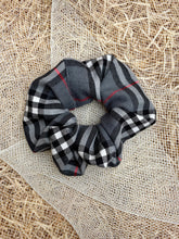 Carica l'immagine nel visualizzatore di Gallery, Elastici in tessuto tartan realizzati a mano, disponibili nella dimensione Midi e Maxi. Disponibili in tanti colori.