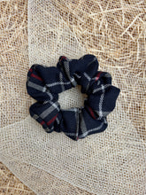 Carica l'immagine nel visualizzatore di Gallery, Elastici in tessuto tartan realizzati a mano, disponibili nella dimensione Midi e Maxi. Disponibili in tanti colori.