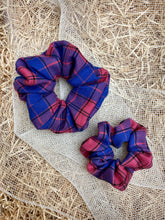 Carica l'immagine nel visualizzatore di Gallery, Elastici in tessuto tartan realizzati a mano, disponibili nella dimensione Midi e Maxi. Disponibili in tanti colori.