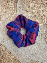 Carica l'immagine nel visualizzatore di Gallery, Elastici in tessuto tartan realizzati a mano, disponibili nella dimensione Midi e Maxi. Disponibili in tanti colori.