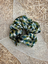 Carica l'immagine nel visualizzatore di Gallery, Elastici in tessuti con fantasie uniche, realizzati a mano, disponibili nella dimensione Midi e Maxi.