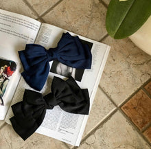 Carica l'immagine nel visualizzatore di Gallery, Fiocchi in raso, realizzati a mano, nella dimensione Maxi.