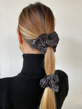 Carica l'immagine nel visualizzatore di Gallery, Elastici in tessuto ciniglia, disponibili nella dimensione Midi e Maxi. Morbidissimi al tatto.