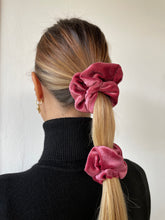 Carica l'immagine nel visualizzatore di Gallery, Elastici in tessuto ciniglia, disponibili nella dimensione Midi e Maxi. Morbidissimi al tatto.