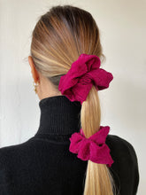 Carica l'immagine nel visualizzatore di Gallery, Elastici in tessuti unici realizzati a mano, disponibili nella dimensione Midi e Maxi.