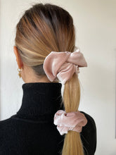 Carica l'immagine nel visualizzatore di Gallery, Elastici in tessuto ciniglia, disponibili nella dimensione Midi e Maxi. Morbidissimi al tatto.