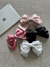Carica l'immagine nel visualizzatore di Gallery, Hairbows