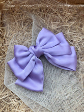 Carica l'immagine nel visualizzatore di Gallery, Fiocchi in raso, realizzati a mano, nella dimensione Maxi.