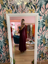 Load image into Gallery viewer, Abito Maxi Scollo Halter Bordeaux
