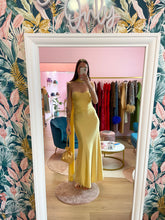 Carica l'immagine nel visualizzatore di Gallery, Abito Maxi Giallo Sirena
