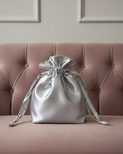 Load image into Gallery viewer, Candy Bag Silver Satin
