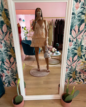 Load image into Gallery viewer, Abito Rosa Nude Volants
