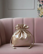 Carica l'immagine nel visualizzatore di Gallery, Candy Bag Raso Champagne Chiaro
