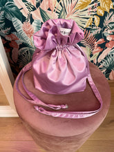 Carica l&#39;immagine nel visualizzatore di Gallery, Candy Bag Raso Rosa
