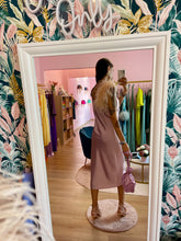 Carica l&#39;immagine nel visualizzatore di Gallery, Abito Satin Rosa Spallino Piuma
