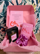 Carica l&#39;immagine nel visualizzatore di Gallery, Pink Box &quot;Ti voglio bene!&quot;
