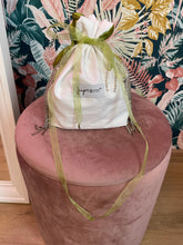 Carica l&#39;immagine nel visualizzatore di Gallery, Candy Bag Raso Verde Acido e Cotone Bianco
