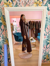 Carica l&#39;immagine nel visualizzatore di Gallery, Tailleur Cioccolato Strass
