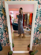 Load image into Gallery viewer, Completo Camicia e Gonna Celeste e Ricami Oro
