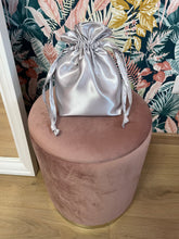 Carica l&#39;immagine nel visualizzatore di Gallery, Candy Bag Raso Argento
