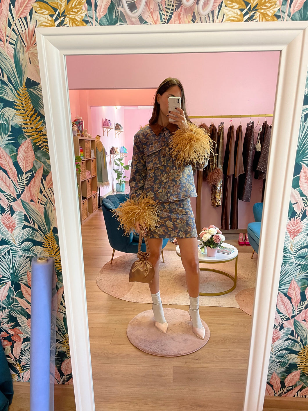 Set Mini Gonna Giacca Fiori e Piume Cammello