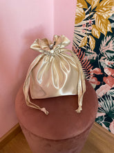 Carica l&#39;immagine nel visualizzatore di Gallery, Candy Bag Raso Champagne Chiaro
