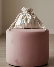 Carica l'immagine nel visualizzatore di Gallery, Cupcake Bag Raso Champagne Strass
