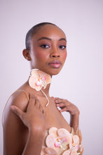 Carica l'immagine nel visualizzatore di Gallery, ORCHID CHOKER
