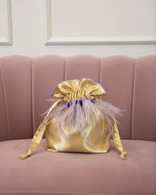 Carica l'immagine nel visualizzatore di Gallery, Candy Bag Raso Giallo e Piume Lilla
