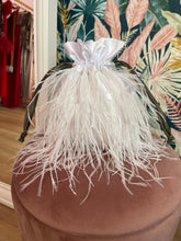 Carica l&#39;immagine nel visualizzatore di Gallery, Candy Bag Bianca Plumes
