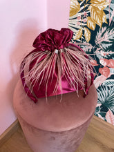Carica l&#39;immagine nel visualizzatore di Gallery, Candy Bag Raso Prugna e Piume Rosa Antico
