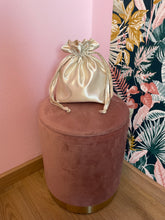 Carica l&#39;immagine nel visualizzatore di Gallery, Candy Bag Raso Champagne Chiaro
