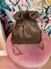 Carica l&#39;immagine nel visualizzatore di Gallery, Candy Bag Velluto Costine Cioccolato
