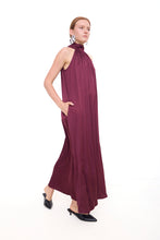 Load image into Gallery viewer, Abito Maxi Scollo Halter Bordeaux
