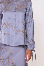Load image into Gallery viewer, Completo Camicia e Gonna Celeste e Ricami Oro
