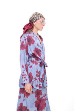 Load image into Gallery viewer, Completo Kimono e Pantalone Azzurro Fiori Bordeaux
