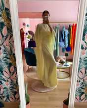 Carica l'immagine nel visualizzatore di Gallery, Mantella Chiffon Giallo Burro
